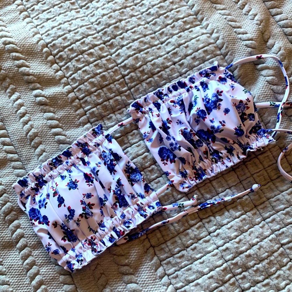 NWT Floral bikini top
